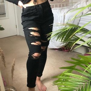 Black American Eagle distressed jeans